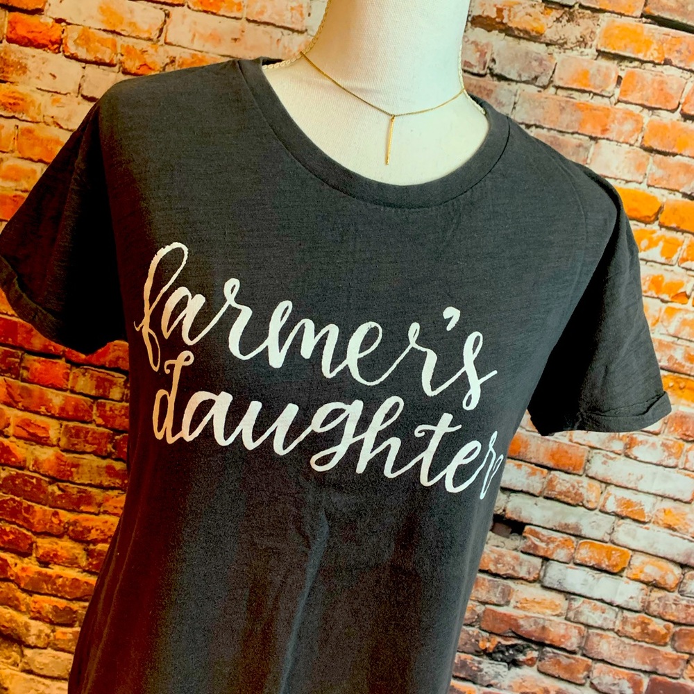 Graphic Tee ”Farmer’s Daughter”